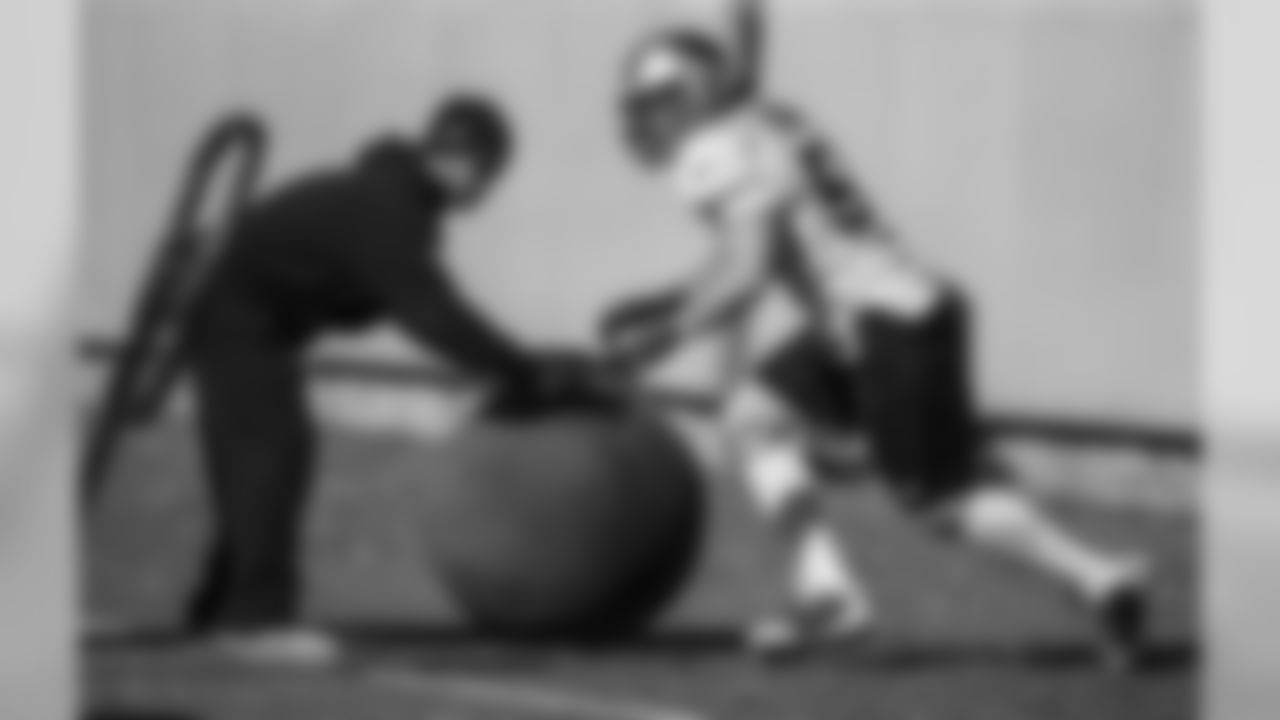 LB Dan Connor