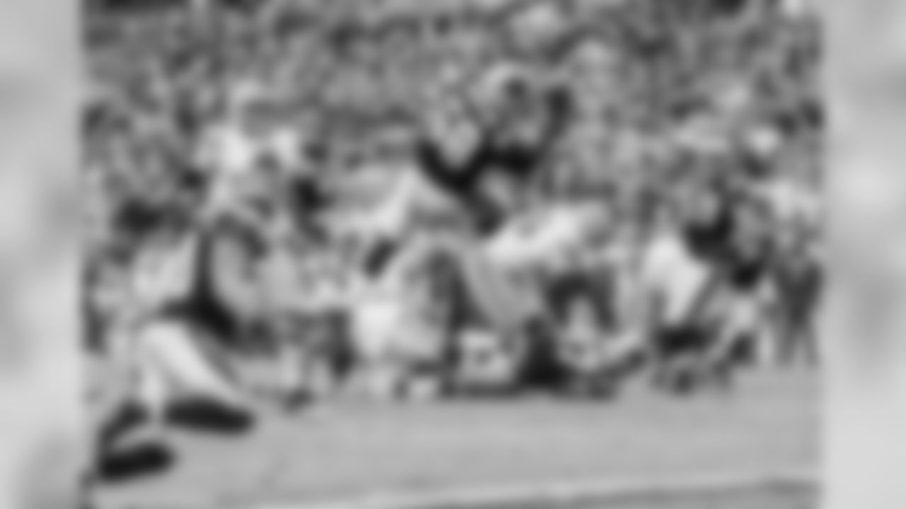 LB Thomas Davis, Sr.