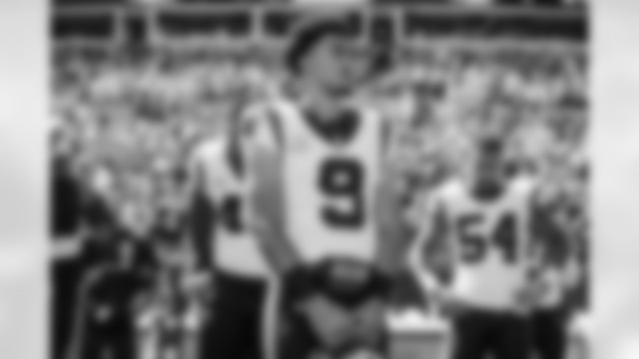231001 WK 4_Vikings_National Anthem-03