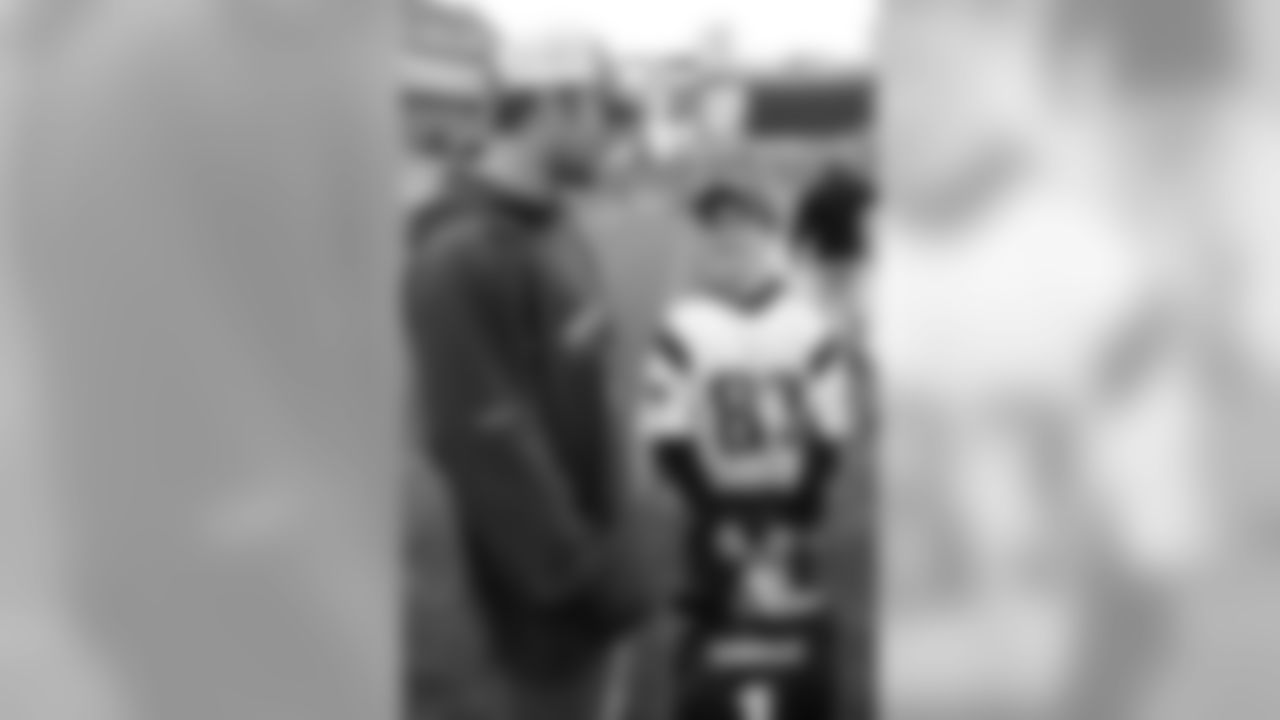 Tom and Wes hung out with seven kids and their families following the team's walkthrough, and Robert Kraft, Bill Belichick and the entire team stopped over to say hello and sign autographs on Saturday, October 15, 2011.