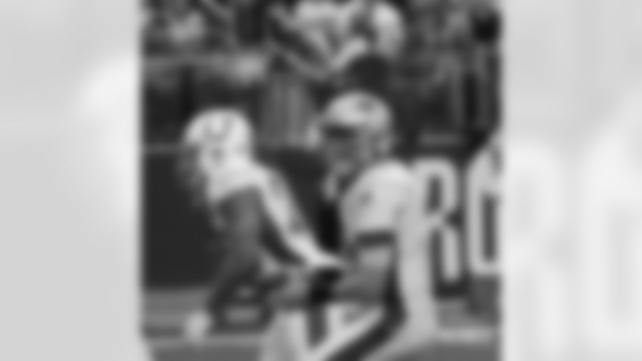 Patriots quarterback Mac Jones (10).