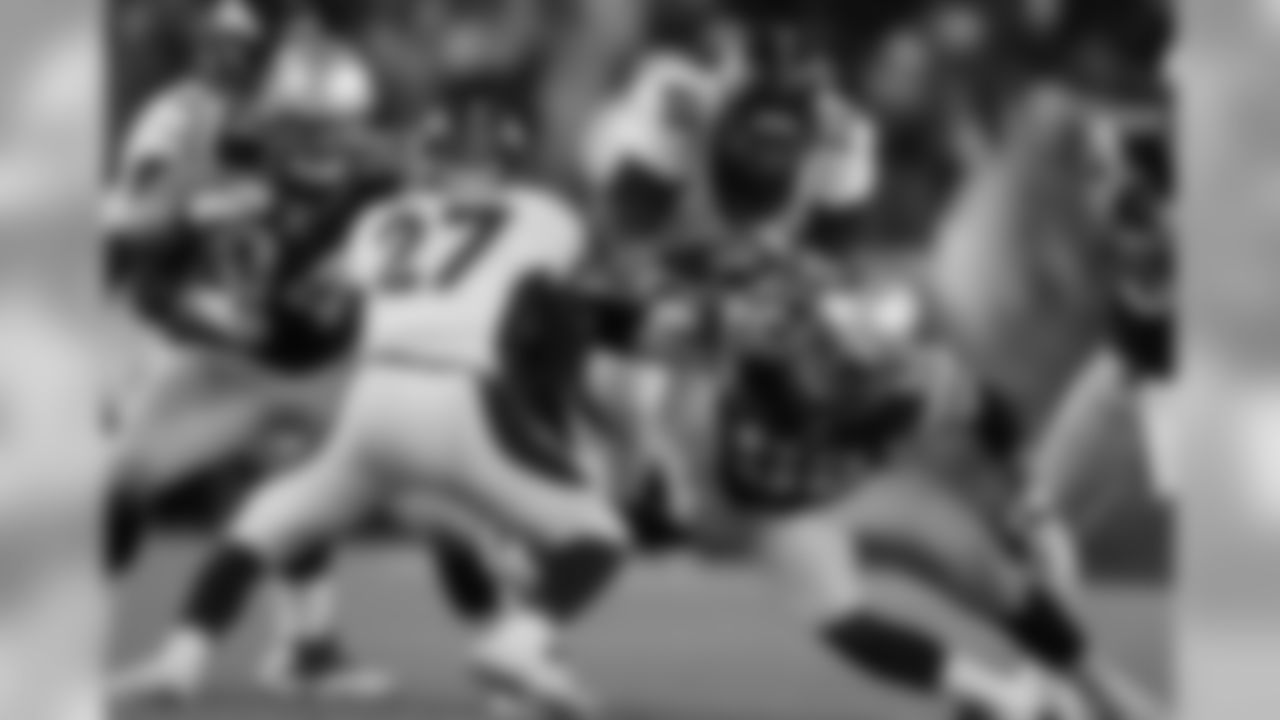 Patriots defense vs. Broncos RB Knowshon Moreno