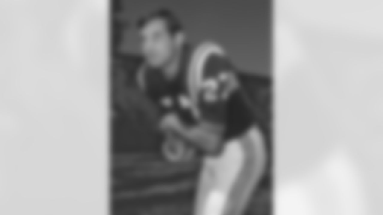 Circa 1965: Joe Bellino of the New England Patriots. Bellino is the Heisman Trophy winning back from Navy that was drafted by the Boston Patriots in the 1961 AFL Draft (Icon Sportswire via AP Images)