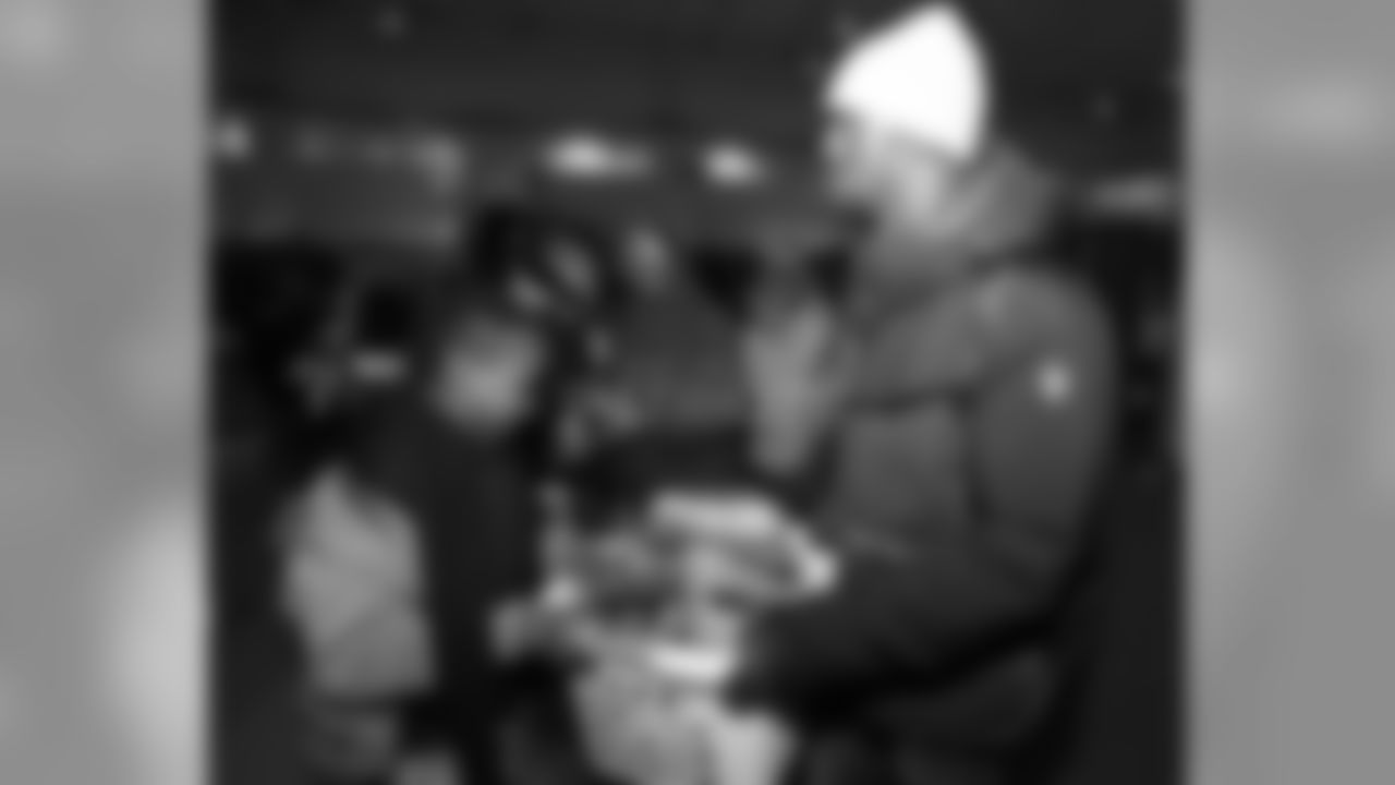 112216turkeybaskets_eja492-watermarked.jpg