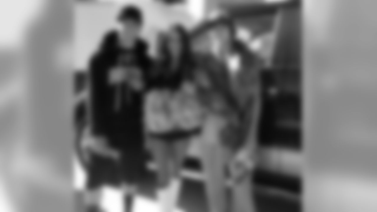 Zoe stood with fans in front of a Ford Truck on October 20th.