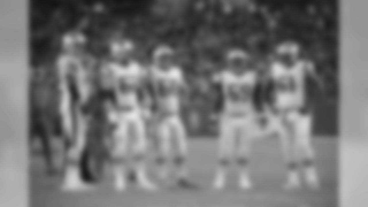 New England Patriots offensive linemen Nate Solder (77), left, Joe Thuney (62), David Andrews (60), Shaq Mason (69) and Marcus Cannon (61) wait to huddle during the first half of an NFL football game against the Tampa Bay Buccaneers Thursday, Oct. 5, 2017, in Tampa, Fla. (AP Photo/Phelan M. Ebenhack)