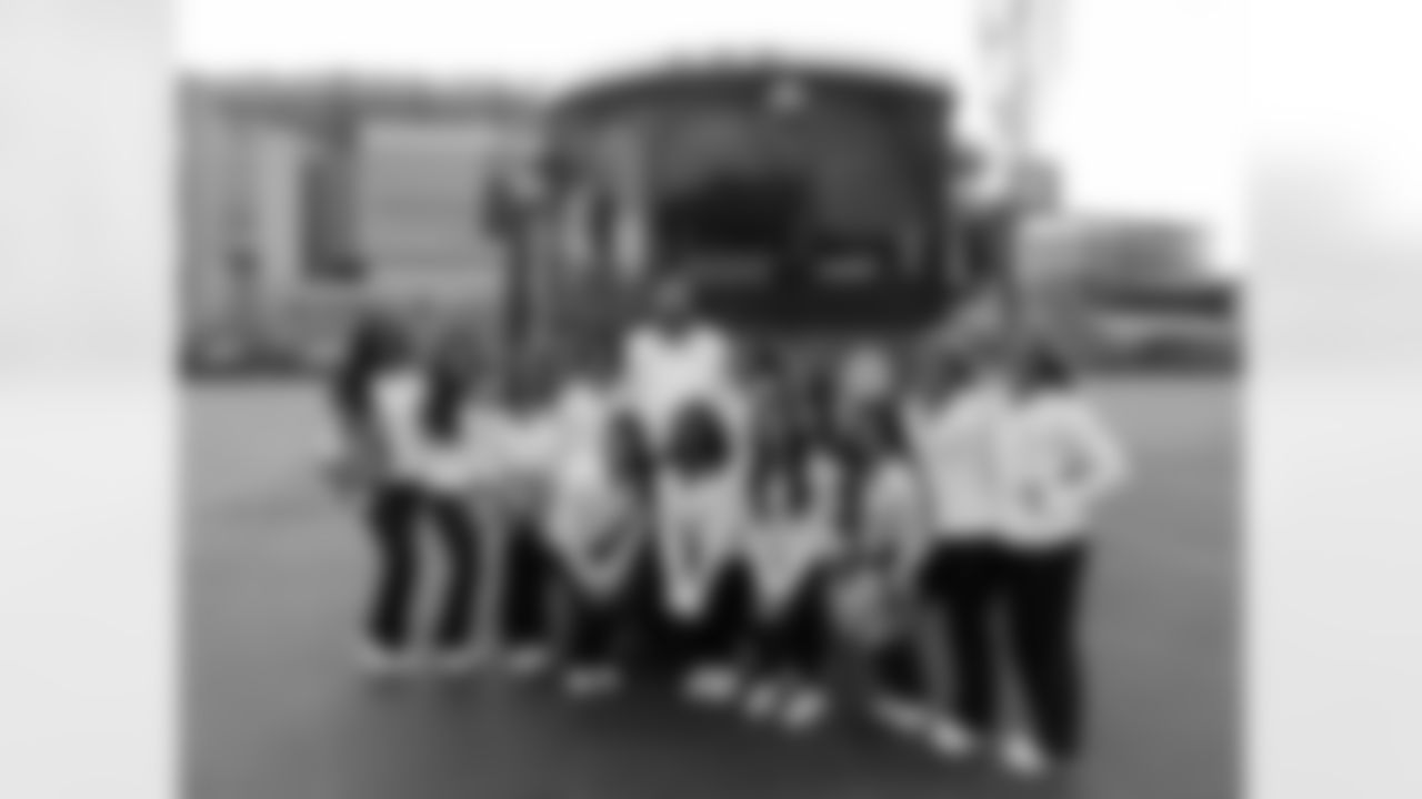 tempP1120324--nfl_mezz_1280_1024.JPG