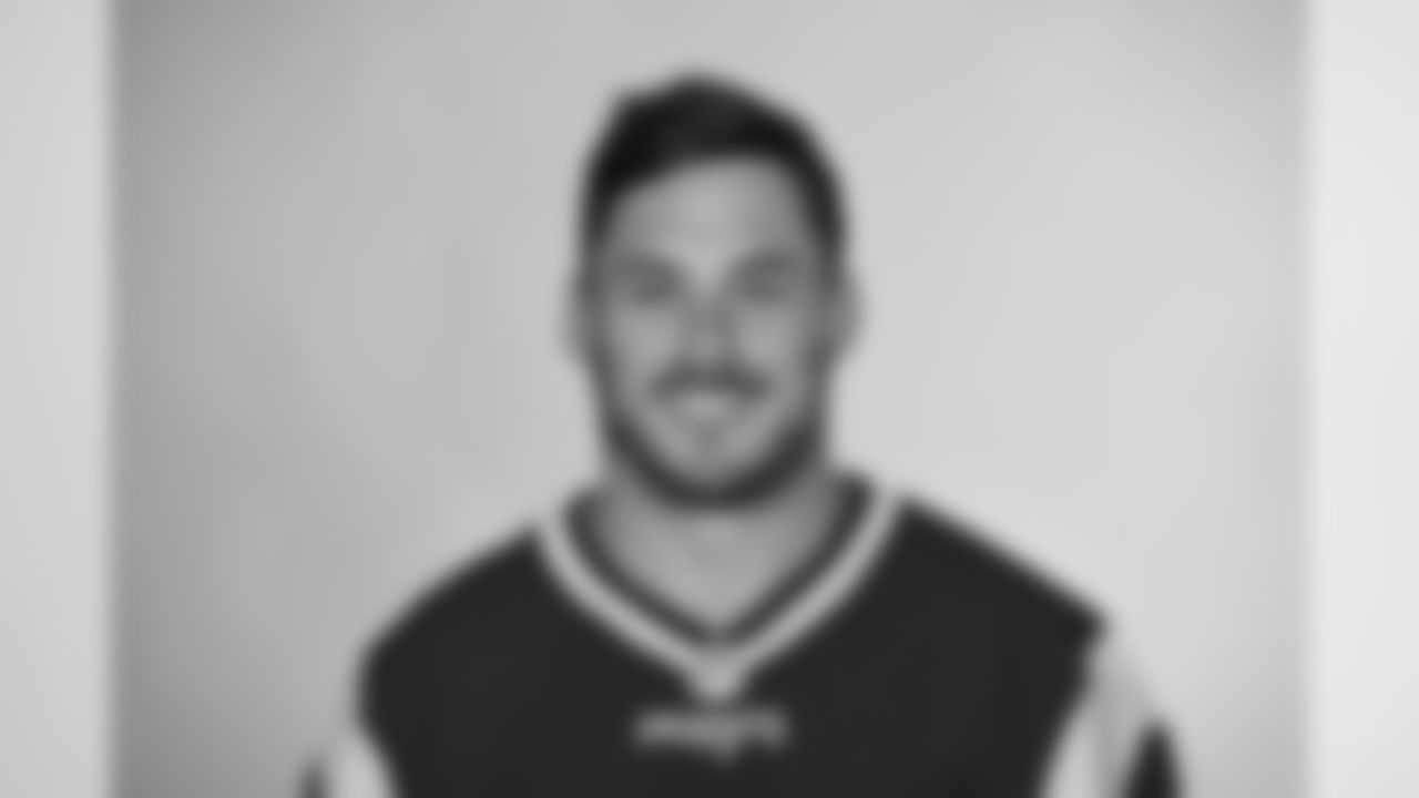 20160602-amendola-headshot.jpg