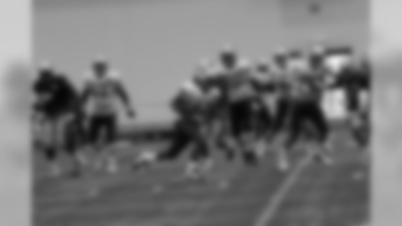 BenJarvus Green-Ellis runs through the defense during training camp