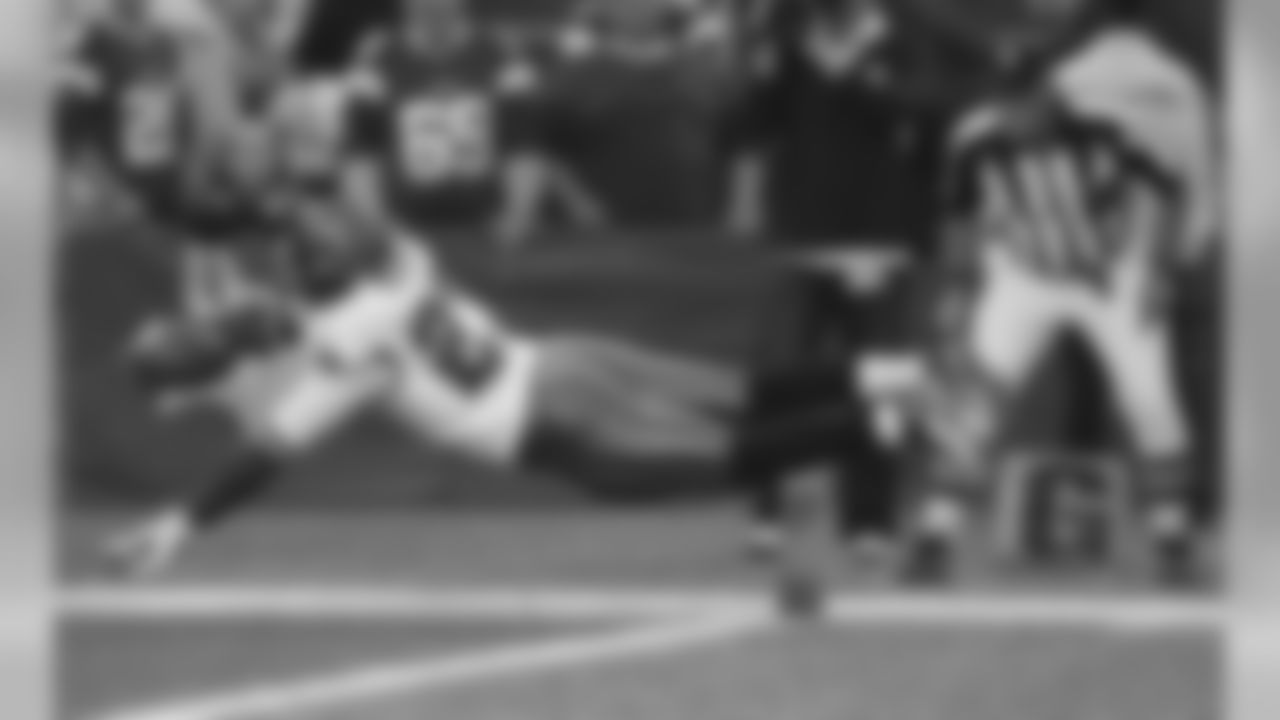 Second-year running back Brandon Bolden will battle veteran LeGarrette Blount during Training Camp as each player attempts to solidify their position on the Patriots roster.