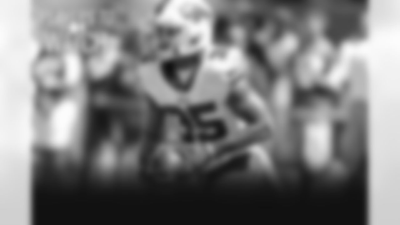 20161828-watch-gillislee.jpg