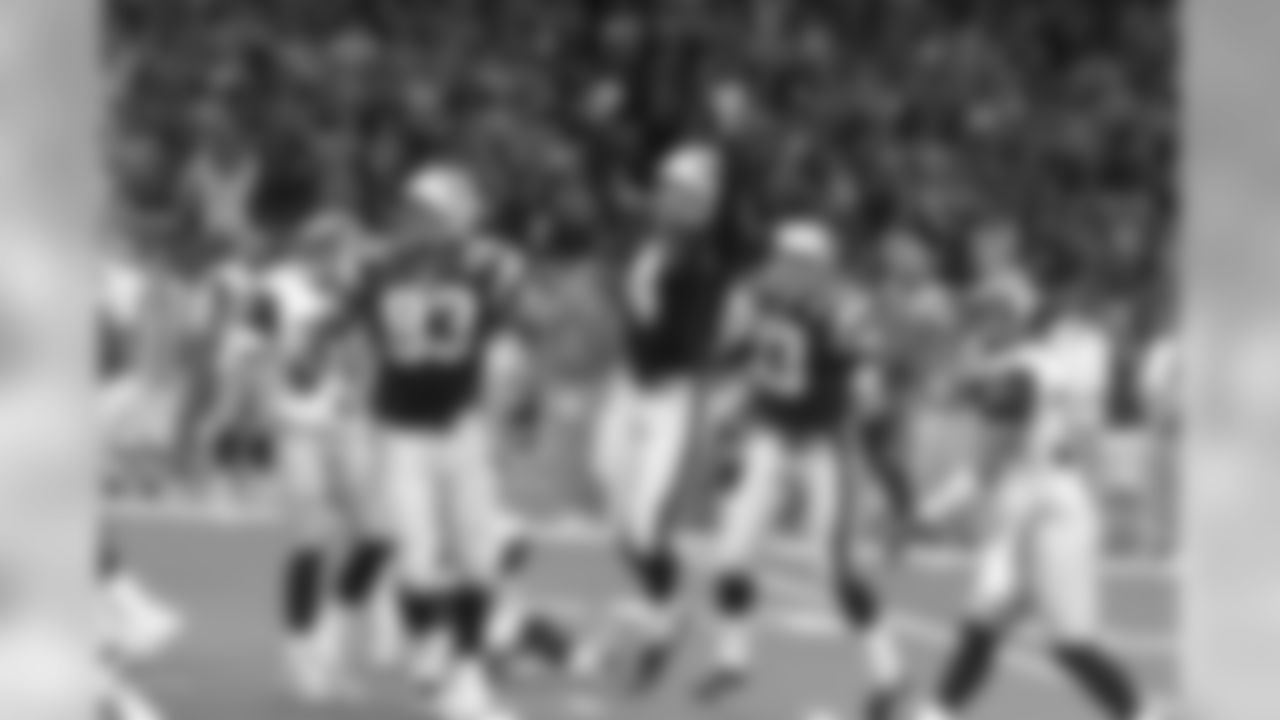Adam Vinatieri's kick to beat the Rams