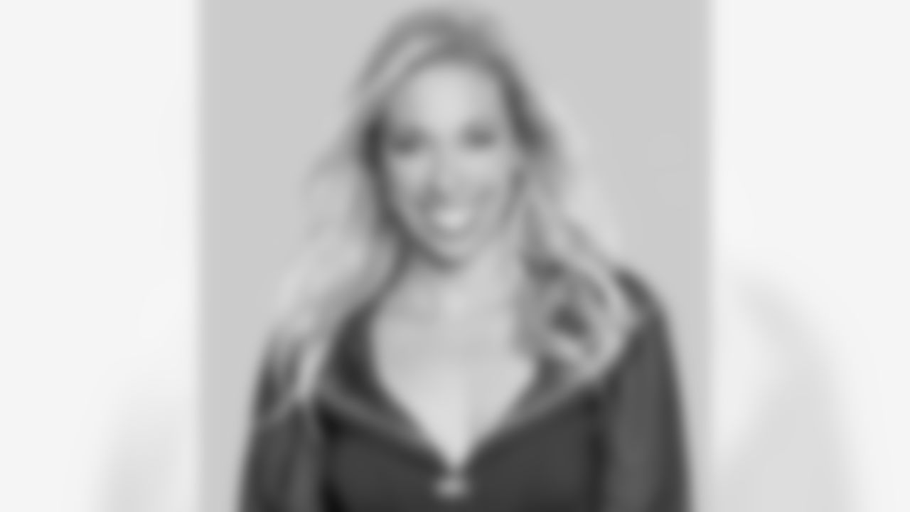2014 Patriots Cheerleaders - Lauren