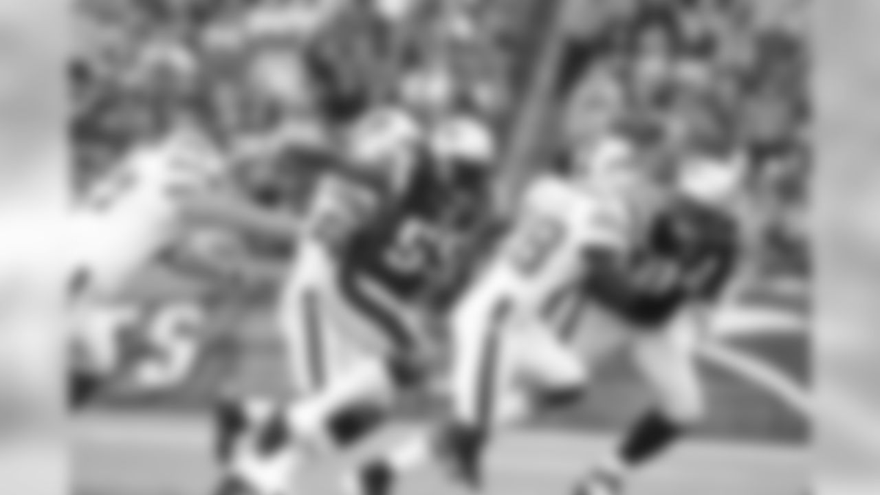 New England Patriots defenders Brandon Spikes (55) and Shaun Ellis (94) chase down Buffalo Bills running back CJ Spiller
