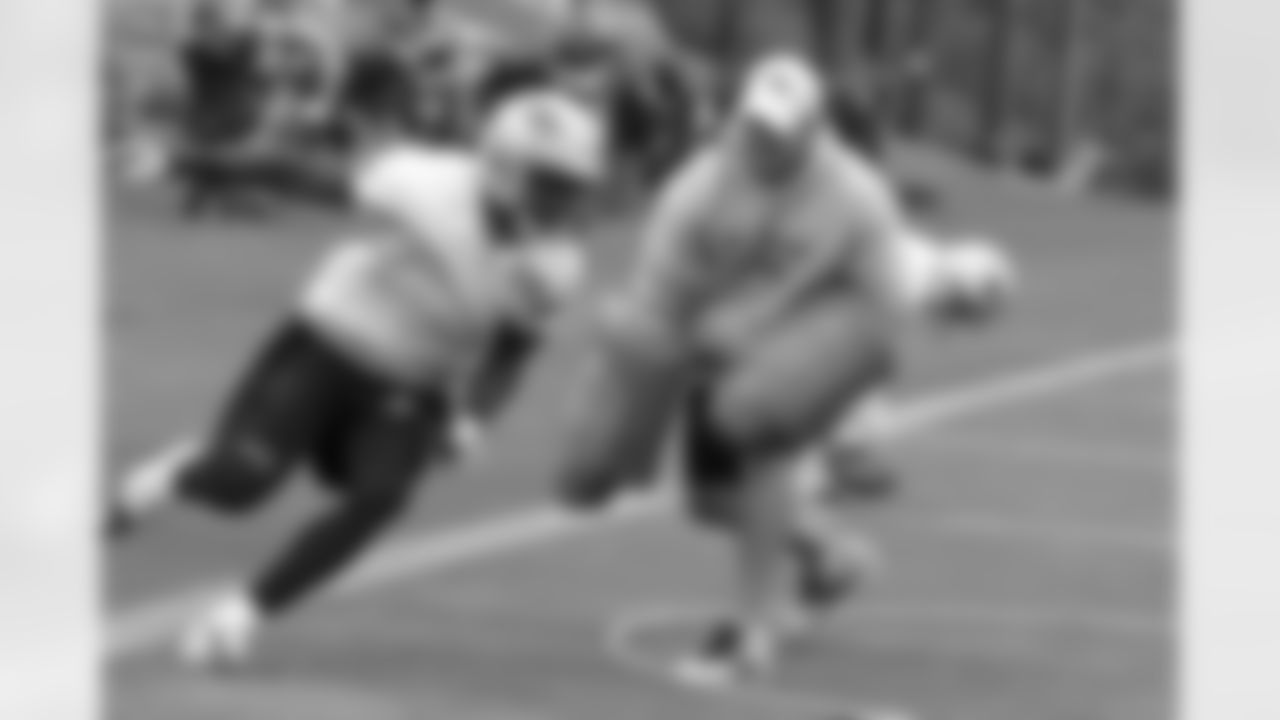 Matthew Slater runs through a drill