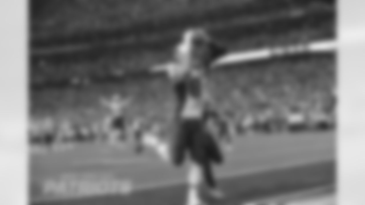 Rob Gronkowski 22-yard TD catch before halftime (XLIX vs Seahawks).