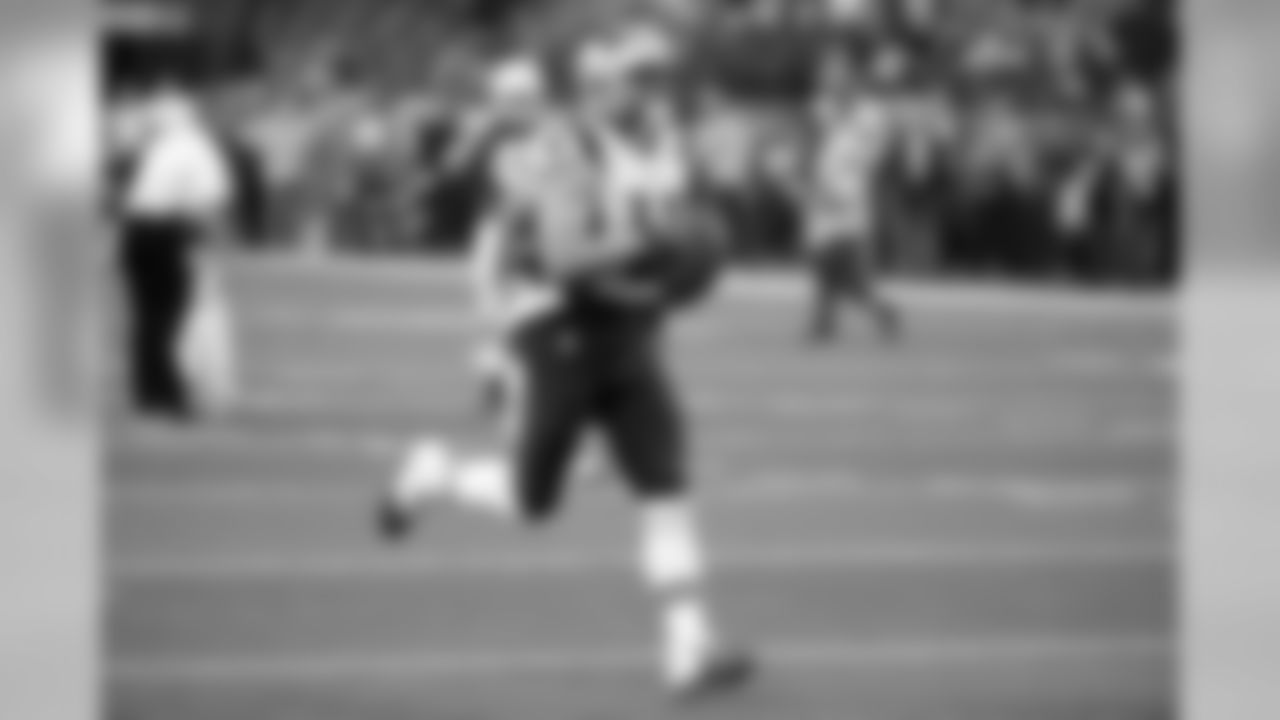 New England Patriots wide receiver Julian Edelman warms up before an NFL football game against the Indianapolis Colts in Indianapolis, Sunday, Oct. 18, 2015. (AP Photo/John Minchillo)