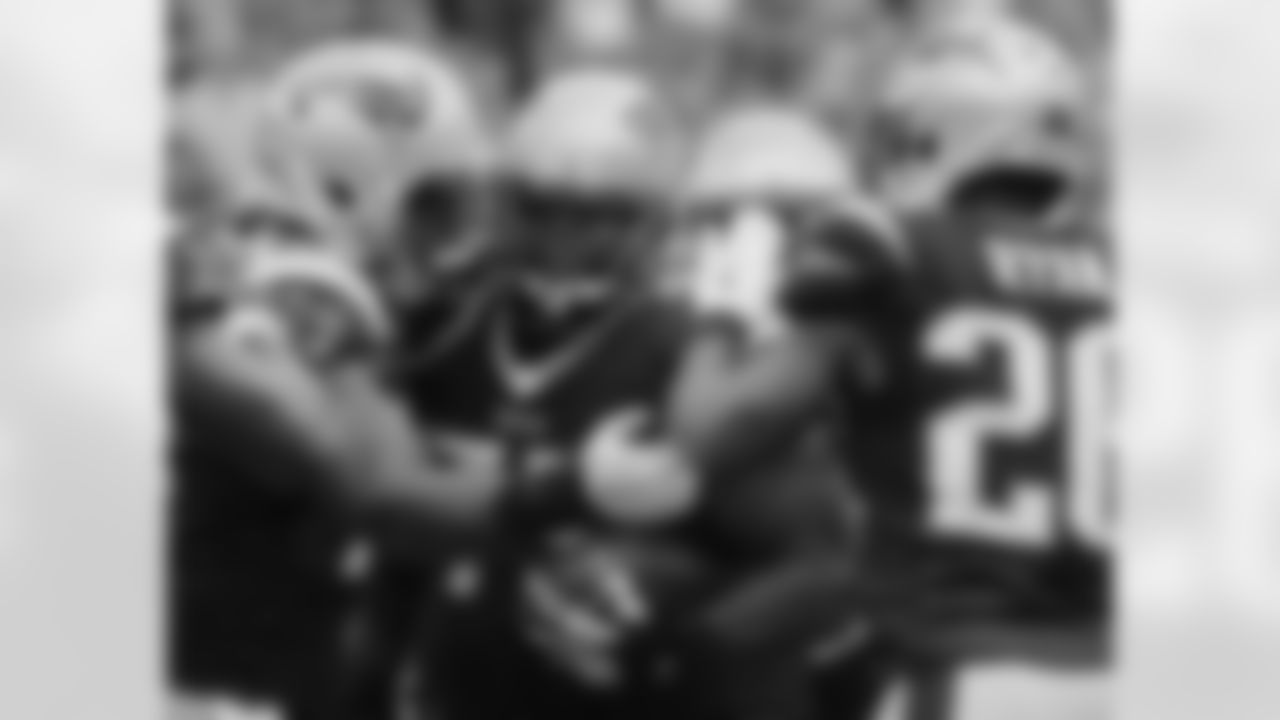 temp2014-raiders-wilfork4-kn.jpg