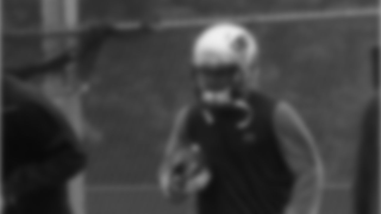 Wes Welker practices during OTAs on Tuesday