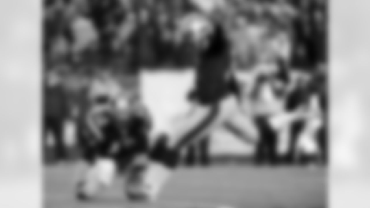 Stephen Gostkowski kicks a field goal