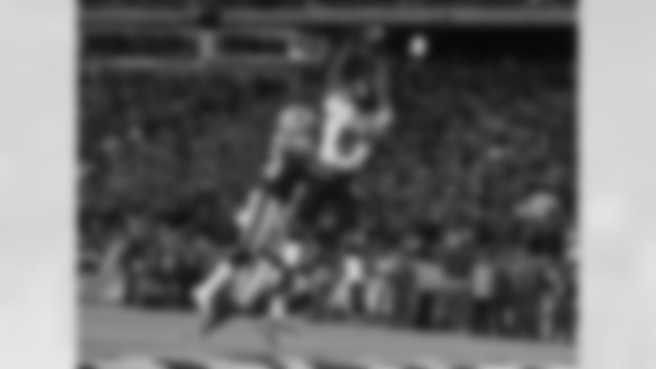 Anquan Boldin catches a pass