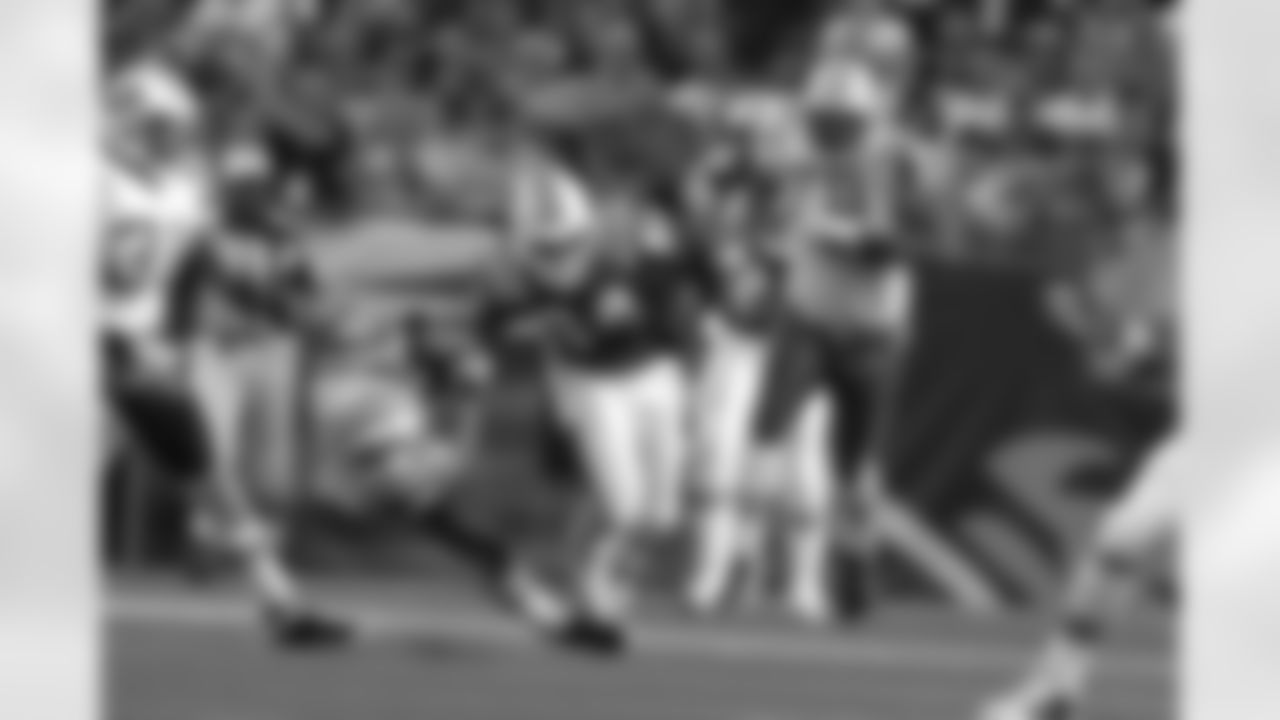 Deion Branch sheds a Jets defender in the Patriots 30-21 win