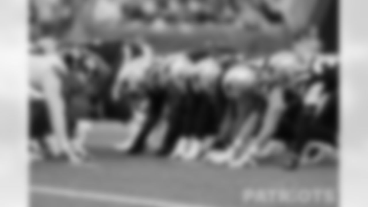 Patriots special teams lines up for a FG attempt