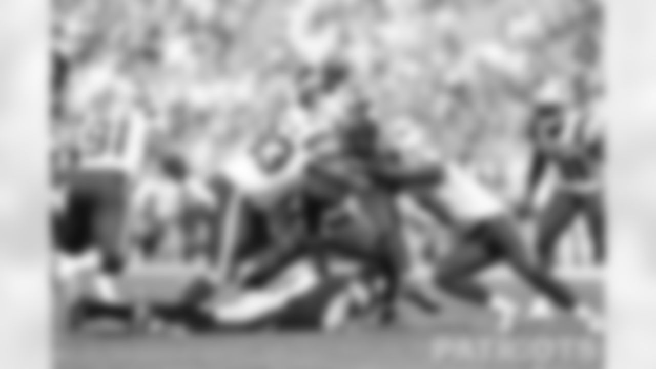 Lawrence Guy takes down Steelers RB Najee Harris