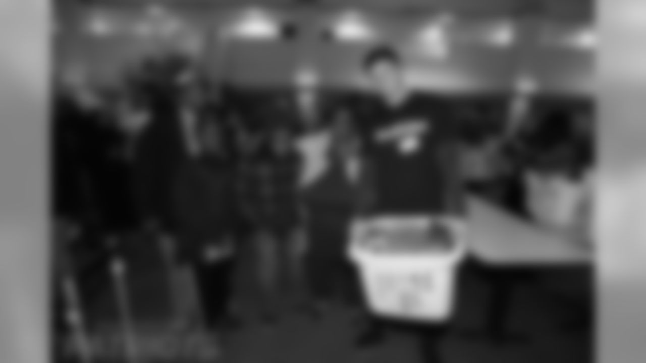 112117turkeybaskets_eja718-watermarked.jpg