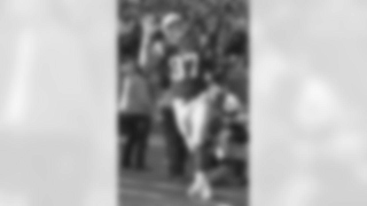 20171126_dolphins_nordstrom536.jpg