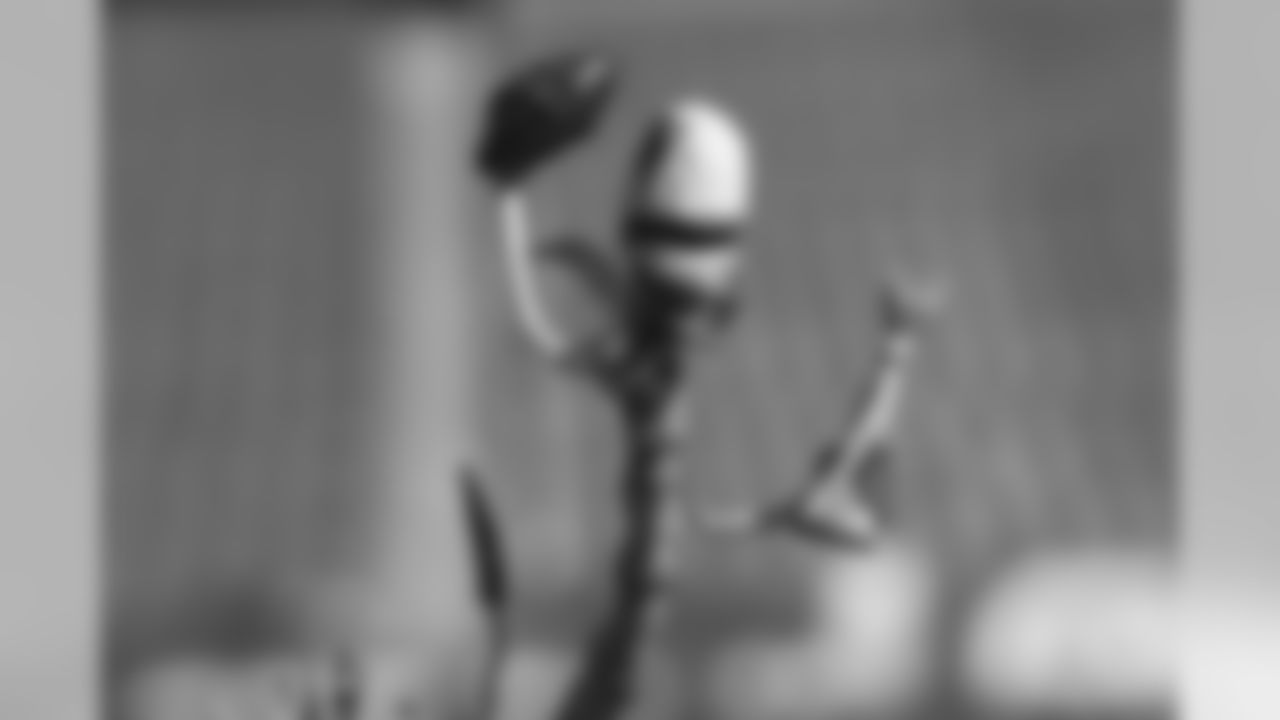 102618-Figurines_EJA083