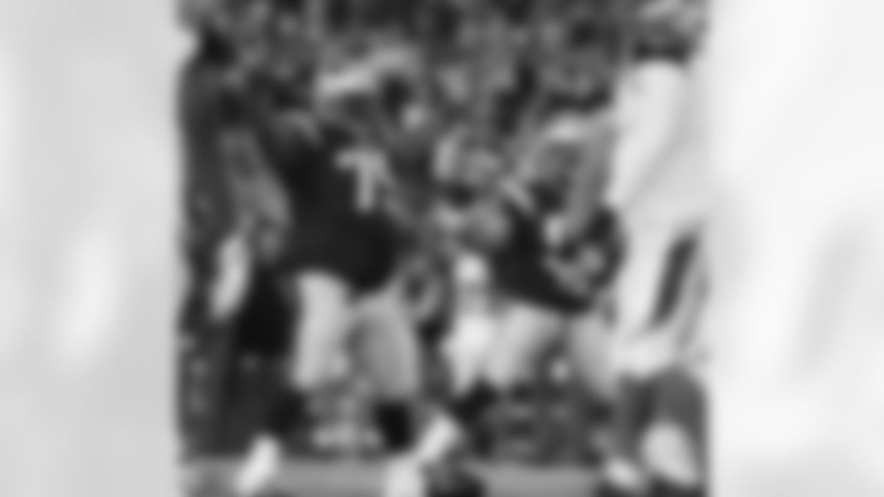 temp2014-bengals-ds-wilfork-celeb.jpg