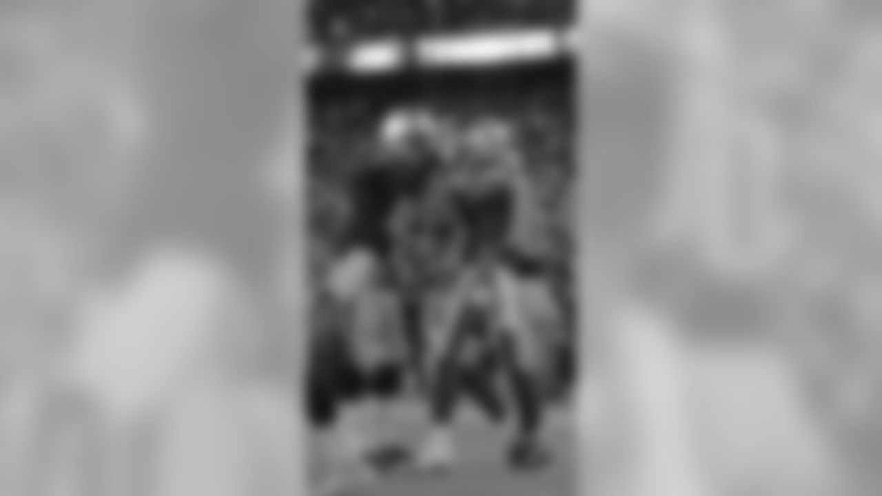 Aaron Dobson celebrates his TD with Tom Brady