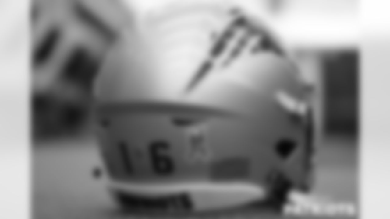 IC-110622-LockerRoom_Adler06-watermarked