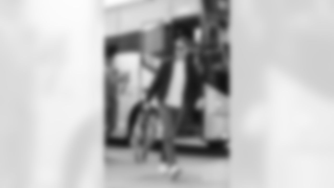 @MD120918-Arrivals_EJA13-watermarked