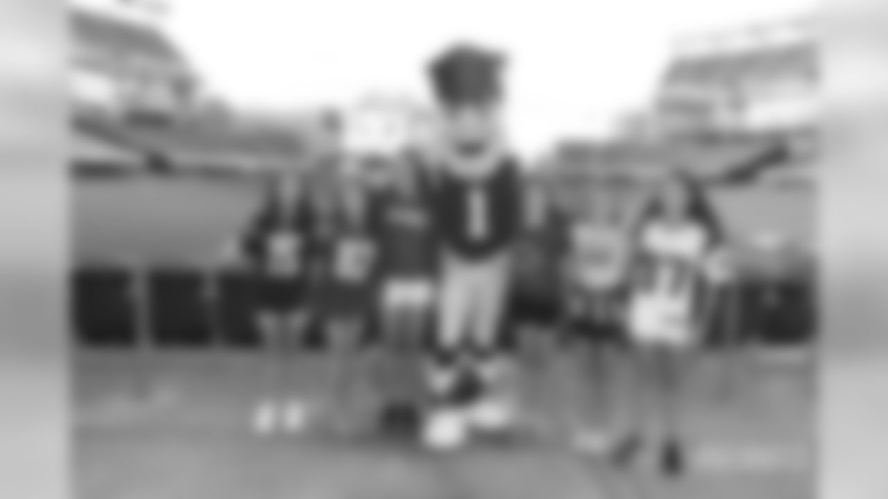 083019-Cheerleaders_EJA0051-watermarked