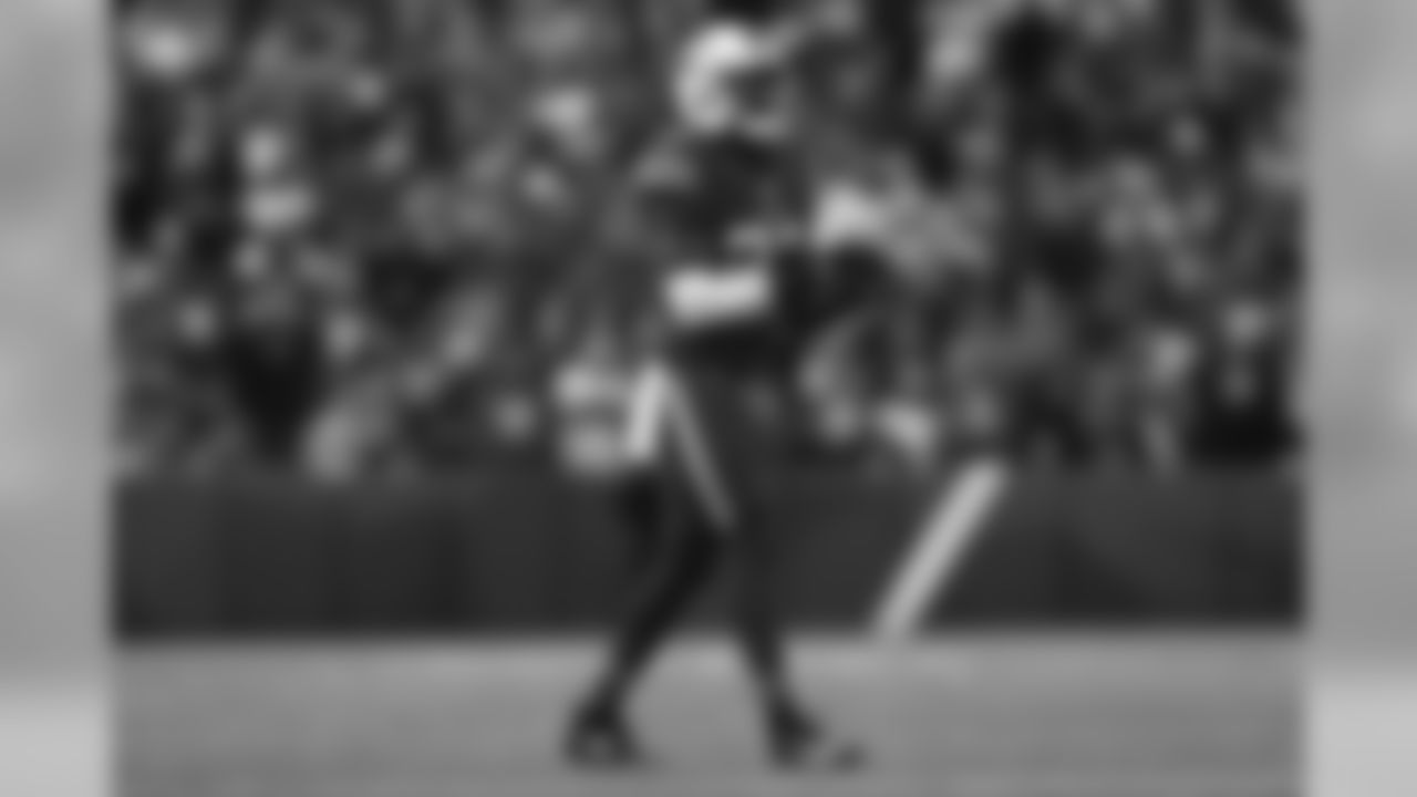 Tre'Davious White, CB: White enters this game tied with Stephon Gilmore for the league lead in interceptions (6) and is as savvy cornerback as there is in the NFL. With 17 passes defensed he is the Bills most valuable matchup piece, but how will they use him? On a hurt Edelman? Tom Brady will have to be careful whenever targeting White in coverage. Not many players are close to Gilmore's level of play this season but White is close and Buffalo's defensive MVP.