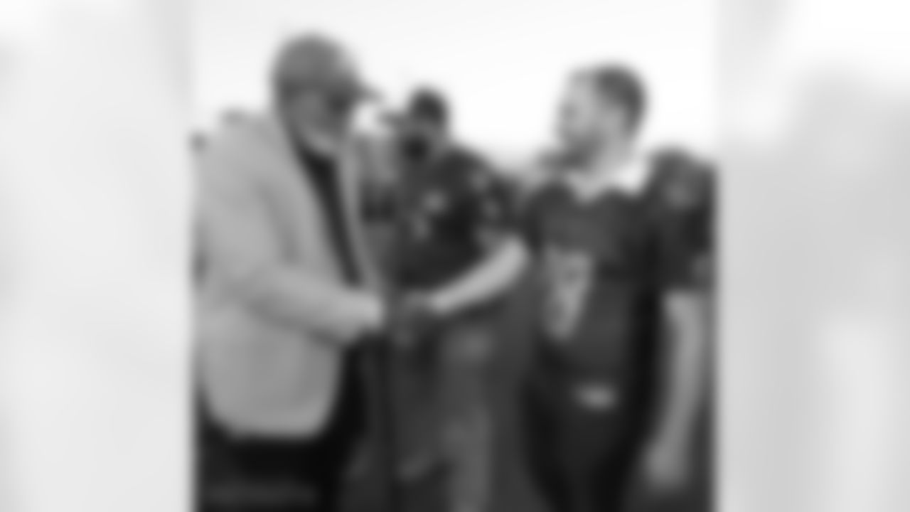 Jim Brown greets a member of the Israeli football League.