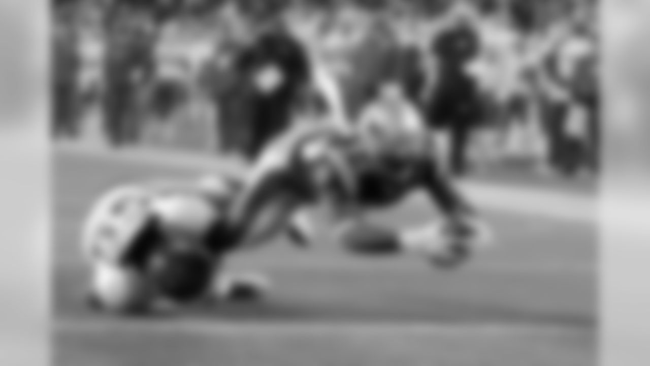 Running back Shane Vereen scores his first career touchdown in the Patriots 34-3 win over the Kansas City Chiefs