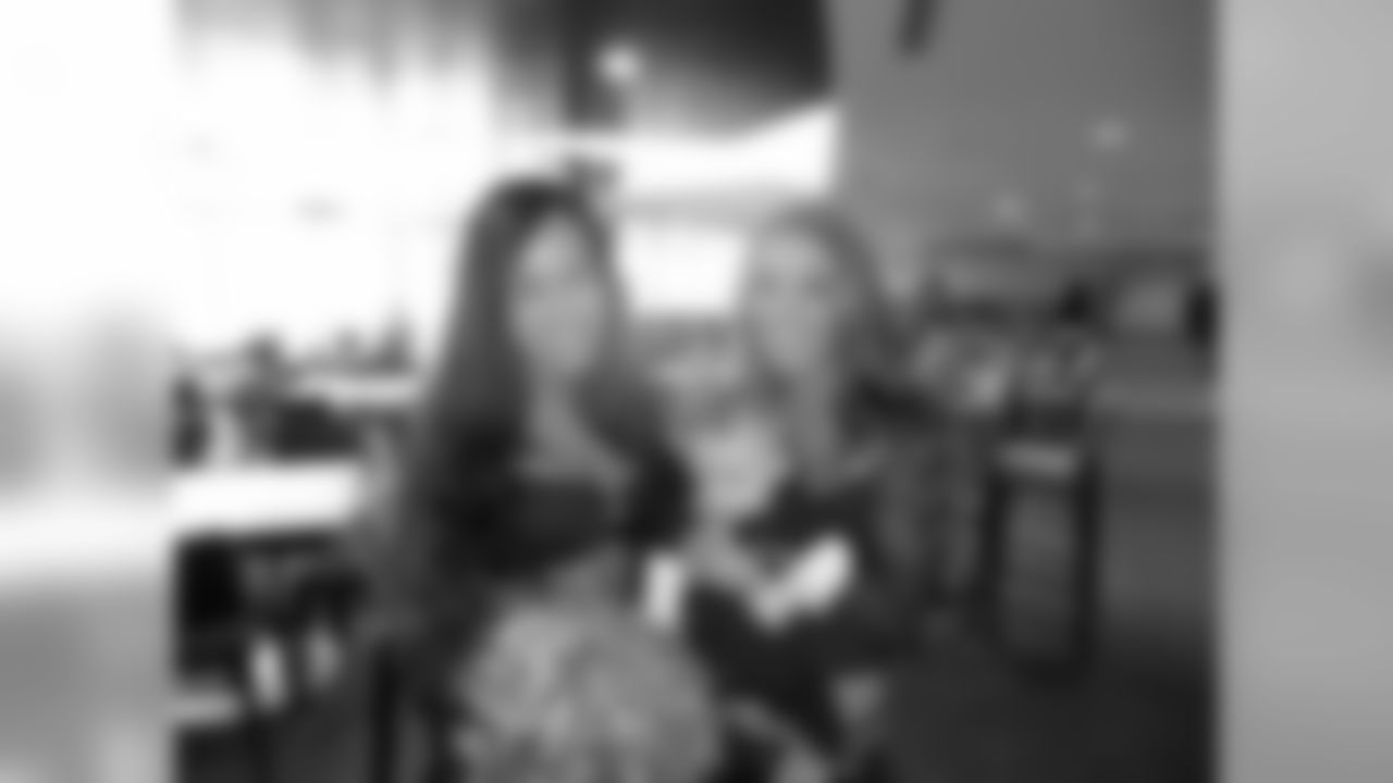 Kelly and Stephanie P. enjoyed meeting with fans in the Putnam Club on October 6th.