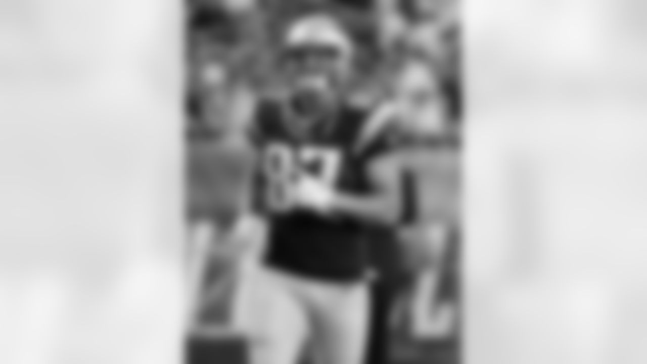 New England Patriots tight end Rob Gronkowski warms up before an NFL preseason football game against the New York Giants Thursday, Sept. 3, 2015, in Foxborough, Mass. (AP Photo/Winslow Townson)