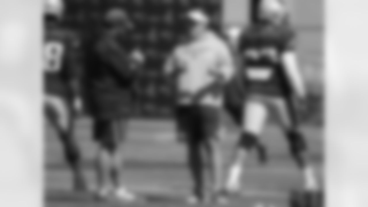 New England Patriots head coach Bill Belichick, center right, speaks with defensive coordinator Matt Patricia, center left, during NFL football practice, Wednesday, Sept. 23, 2015, in Foxborough, Mass. (AP Photo/Steven Senne)