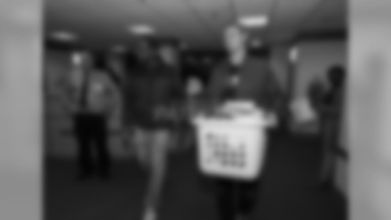 112216turkeybaskets_eja157-watermarked.jpg