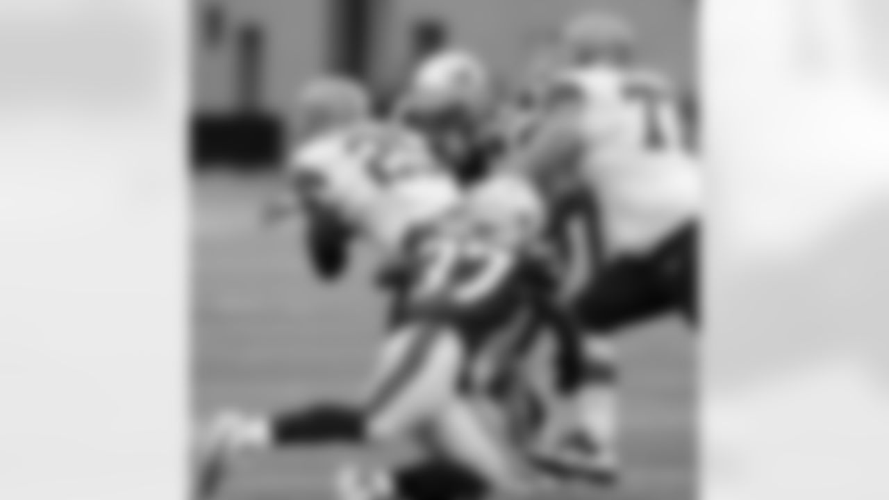 Alfonzo Dennard makes the tackle