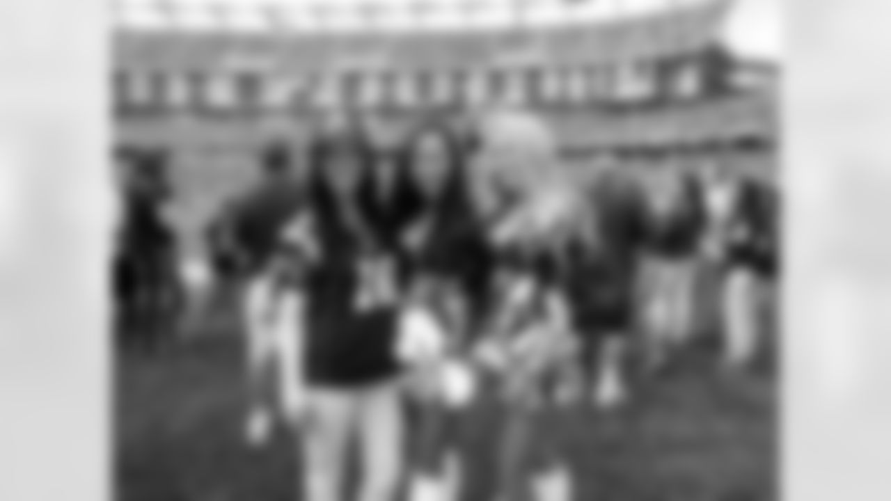 tempP1120392--nfl_mezz_1280_1024.JPG