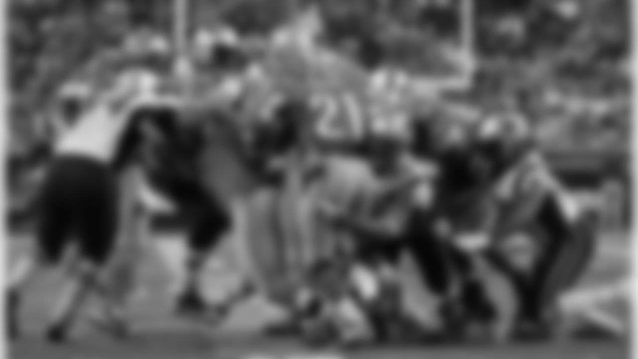 Rob Ninkovich tackles Reggie Bush