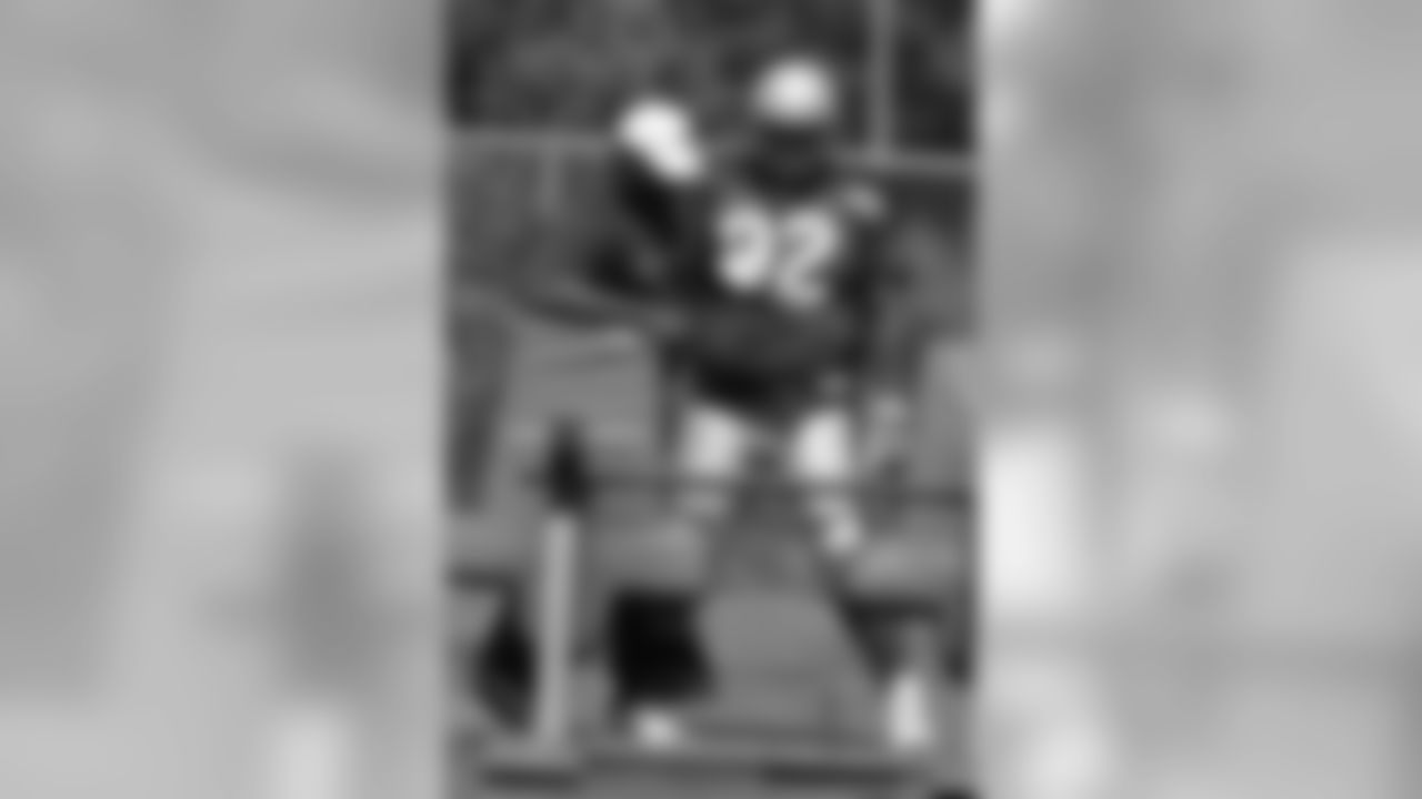 Albert Haynesworth works with DL Coach Pepper Johnson