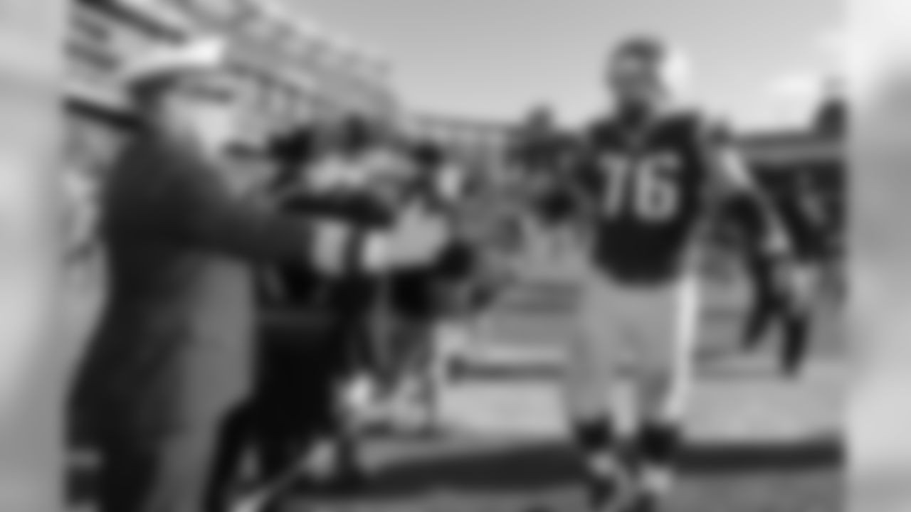 Chris Long runs a drill at the 2008 NFL Scouting Combine.
