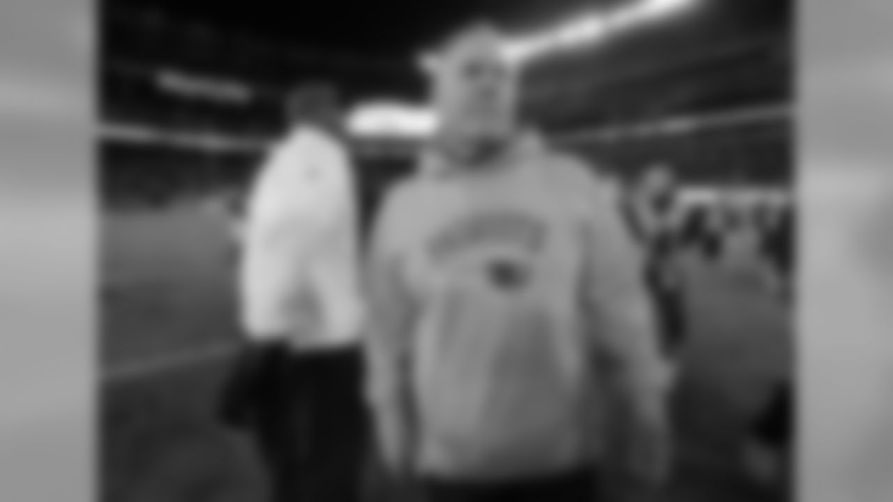 New England Patriots head coach Bill Belichick walks off the field after an NFL football game against the New York Jets, Sunday, Nov. 27, 2016, in East Rutherford, N.J. (AP Photo/Julio Cortez)