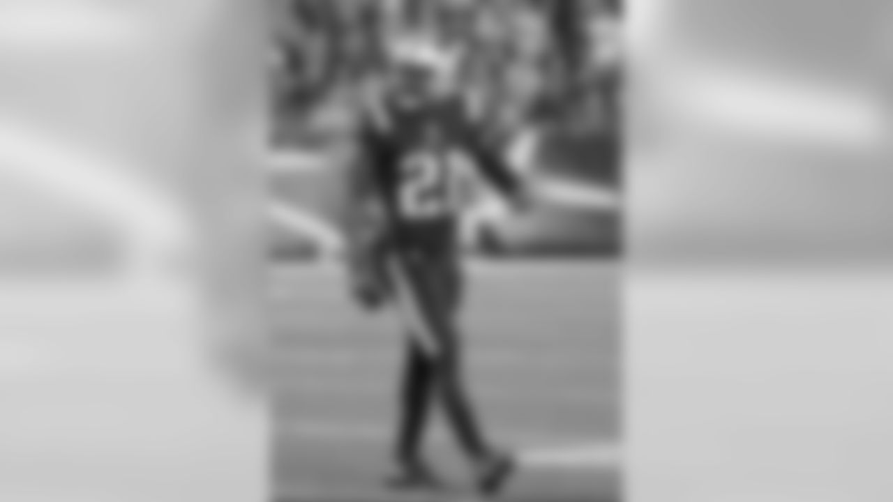 New England Patriots cornerback Malcolm Butler (21) walks between plays during the first half of an NFL football game Thursday, Sept. 22, 2016, in Foxborough, Mass. (AP Photo/Elise Amendola)